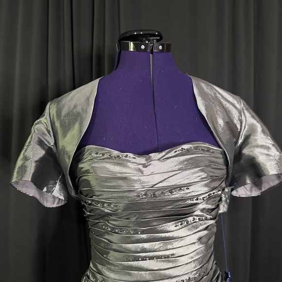 Elegant Strapless Gray Dress - Picture 10 of 10